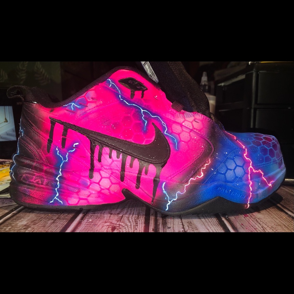 Custom men’s Nike shoes size 10 nwot